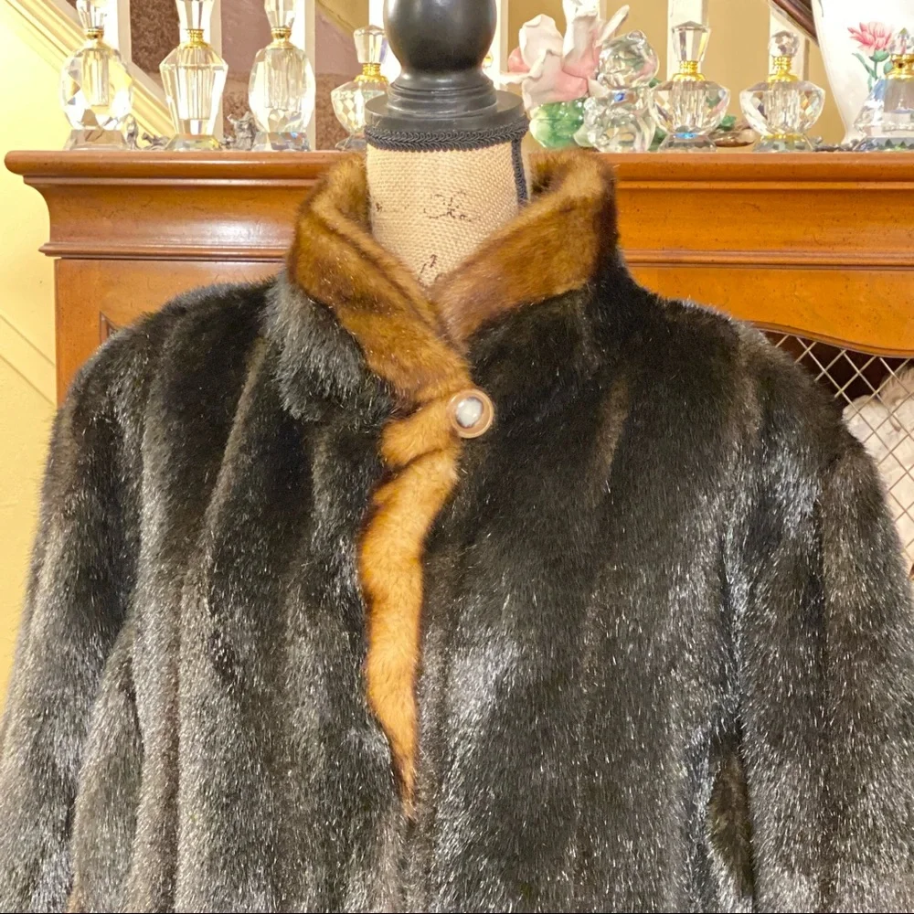 Pamela McCoy Faux Fur Coat.  EUC. - Picture 10 of 16